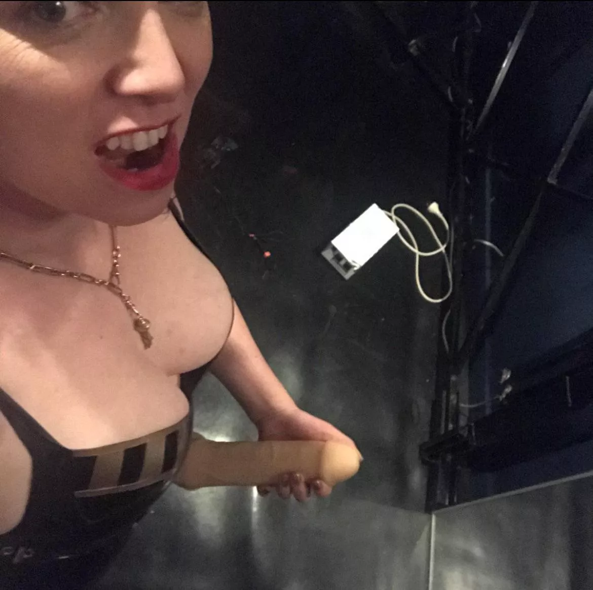 Mommy want a serious honest trustworthy slave and a reliable sub sissy slut bitch I could use my dildo and ready to be collar 24/7 kiiik missserveme12