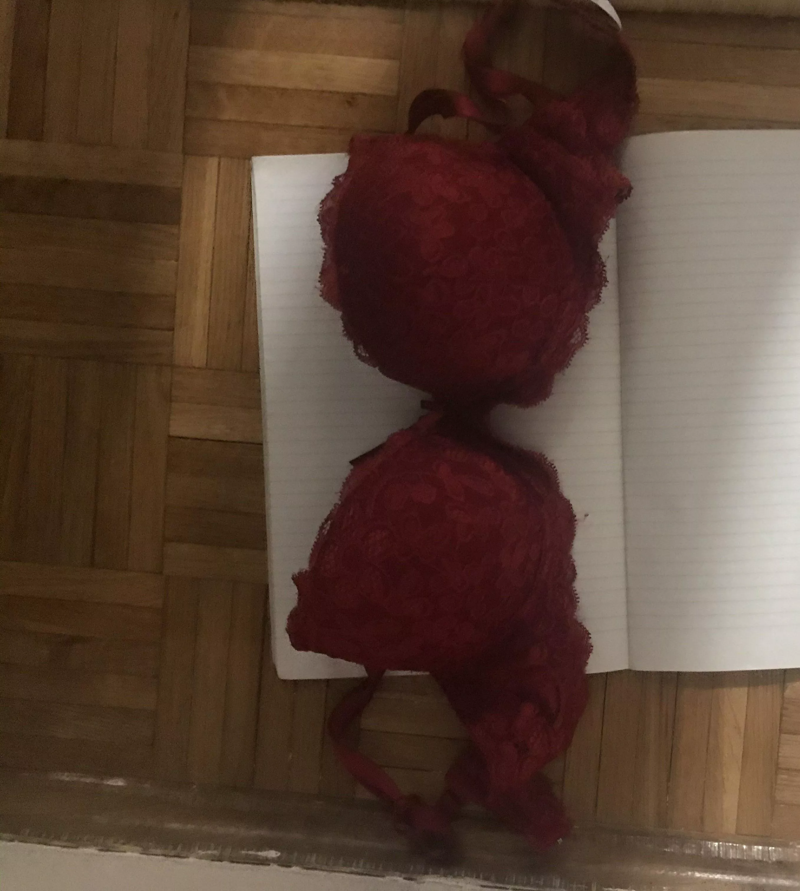 Moms bra 36C, if you wanna swap moms underwear DM !! Moms bra 36C, if you wanna swap moms underwear DM !!