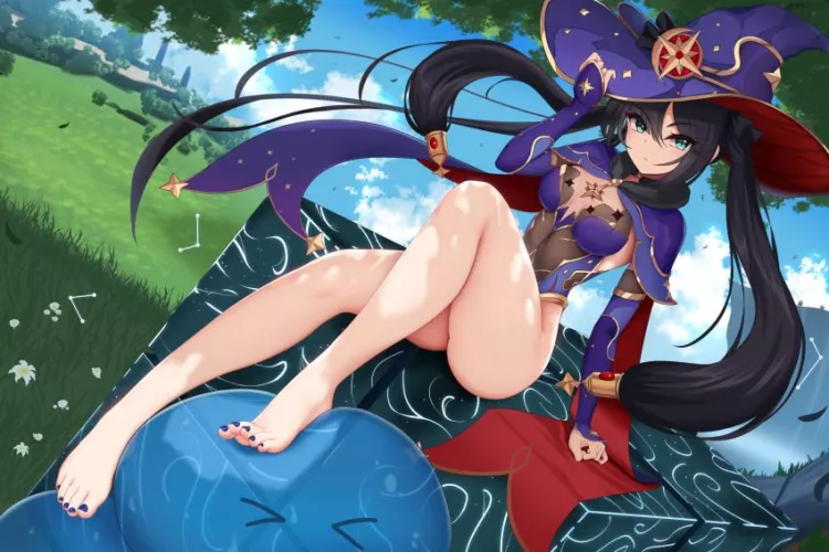 Mona's bare thighs Mona's bare thighs