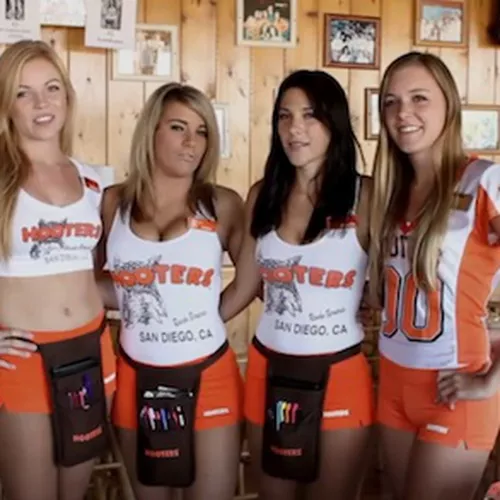 More Hooters girls More Hooters girls