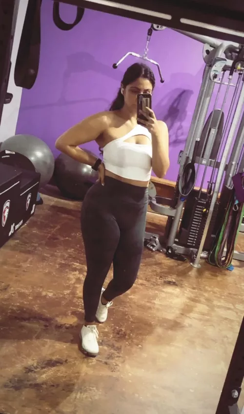 More of this sexy gym babe