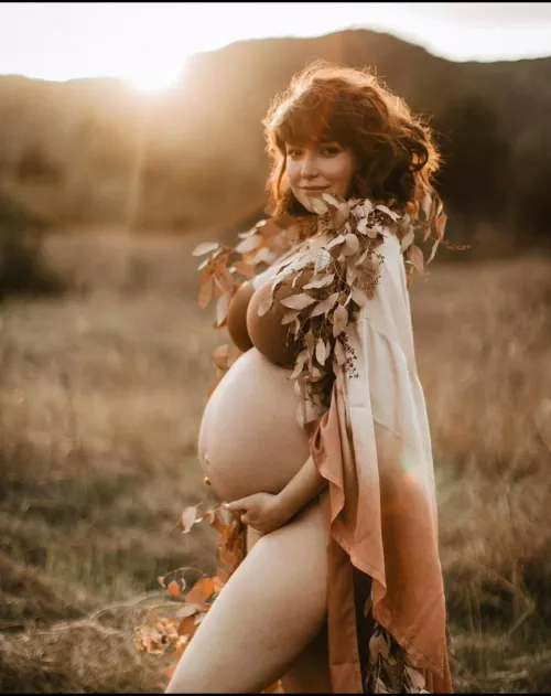 More pregnant Milana Vayntrub