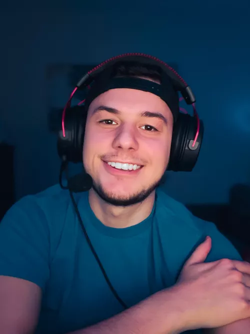 Morning boys! Tea or coffee, and what's the best way to take it? ☕️