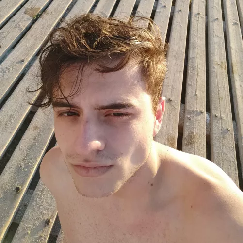 Morning everyone π Who wants to have a nice chat on discord? π€