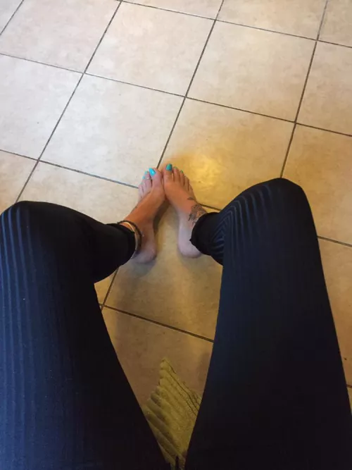 Morning feet for you βΊοΈβ€οΈ Morning feet for you βΊοΈβ€οΈ