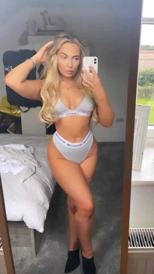 morning! The next 5 subs will receive a very naughty video 😉 morning! The next 5 subs will receive a very naughty video 😉