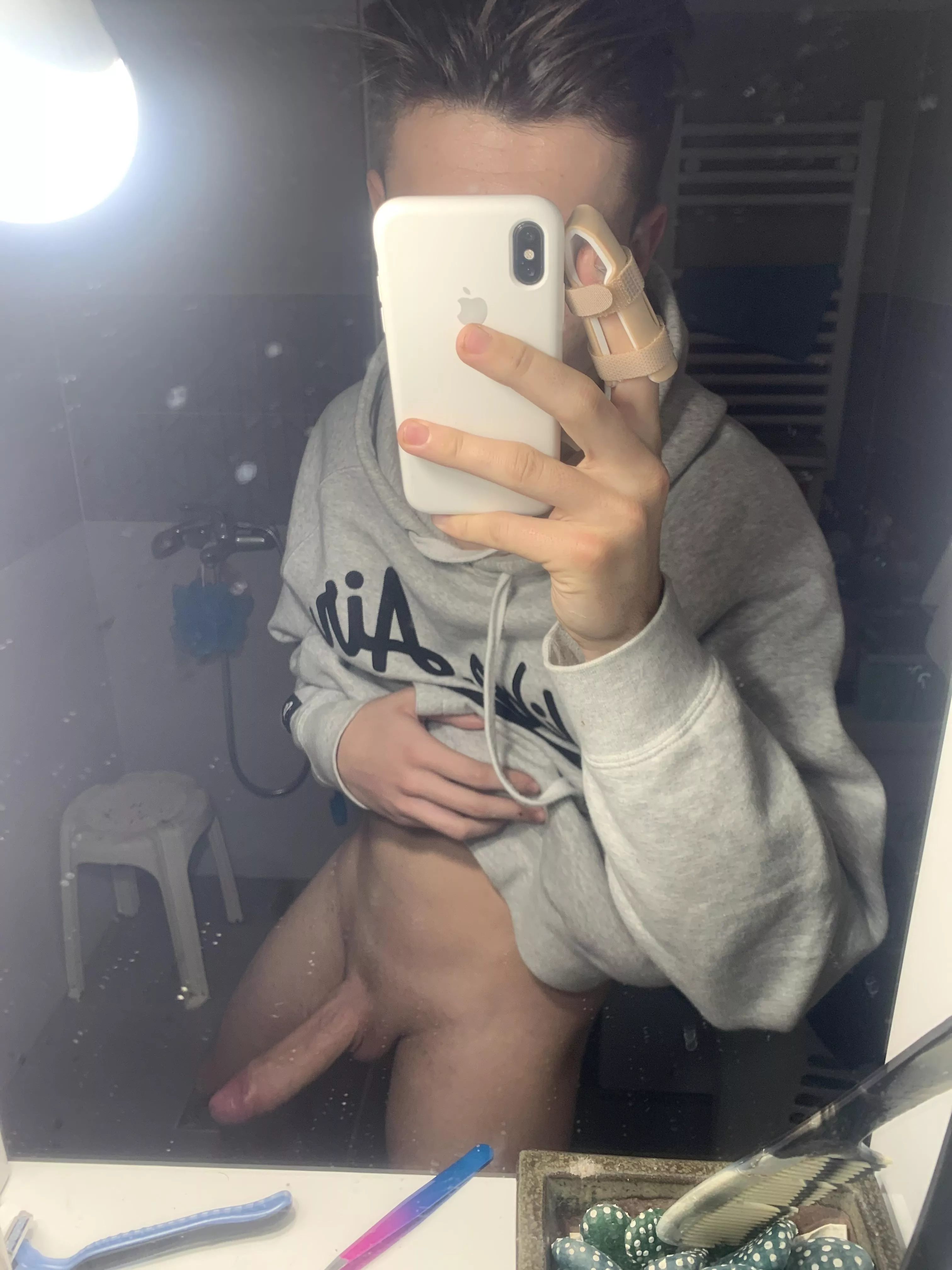 Morning wood babes can u help me?