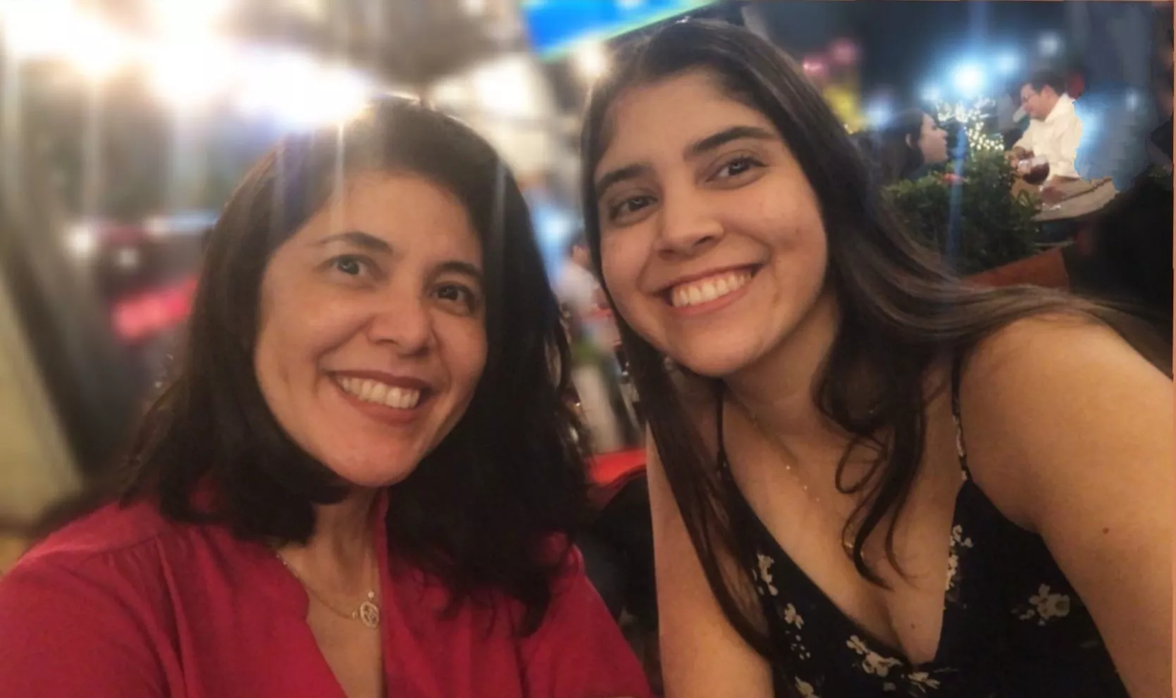 Mother o daughter? Mother o daughter?