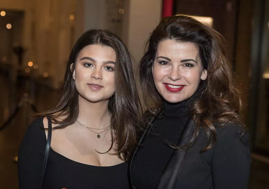 Mother or daughter? Mother or daughter?