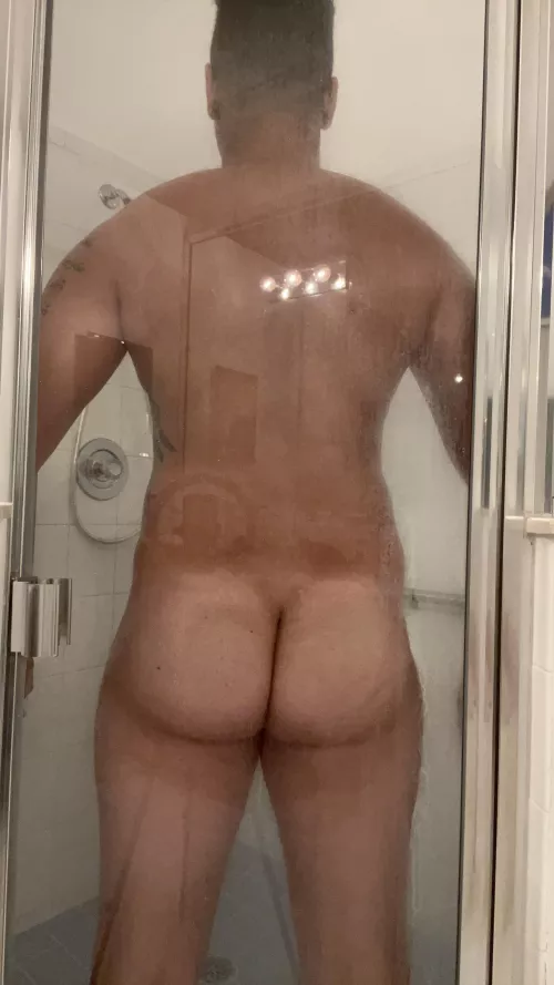 Moved into my new house do you like the glass shower π