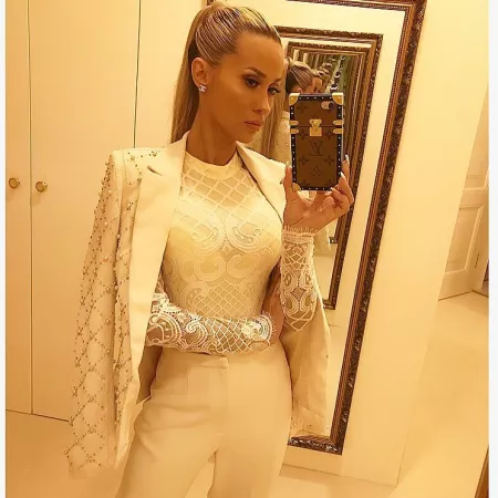 Mrs. Casanovademelo Mrs. Casanovademelo