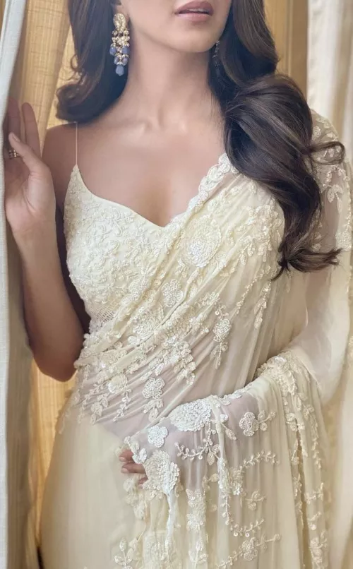 Msg me on K1k : anuj_A09 or pm me if you can satisfy my unsatisfied wife she have plumped ass hot lips which can suck very nicely she’ll make you fell in heaven and will give you pleasure she is not satisfied with my dick so swipe through all ics and m