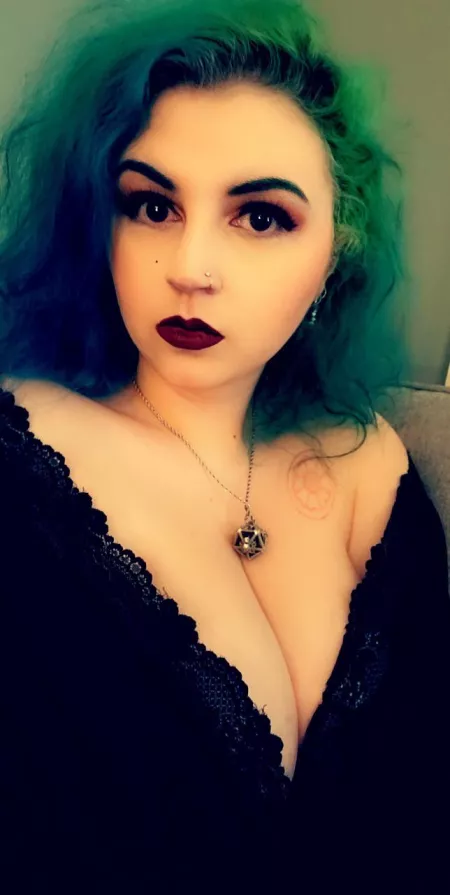 Multiple posts every day 💋 Custom content available 🍑 Smoking hot sexting 💦 Let me be your new favorite girl 😘 I can be daddy’s girl, domme mommy, your spoiled princess, and your filthy slut 🥵 30% off for a limited time 💸 Link in the