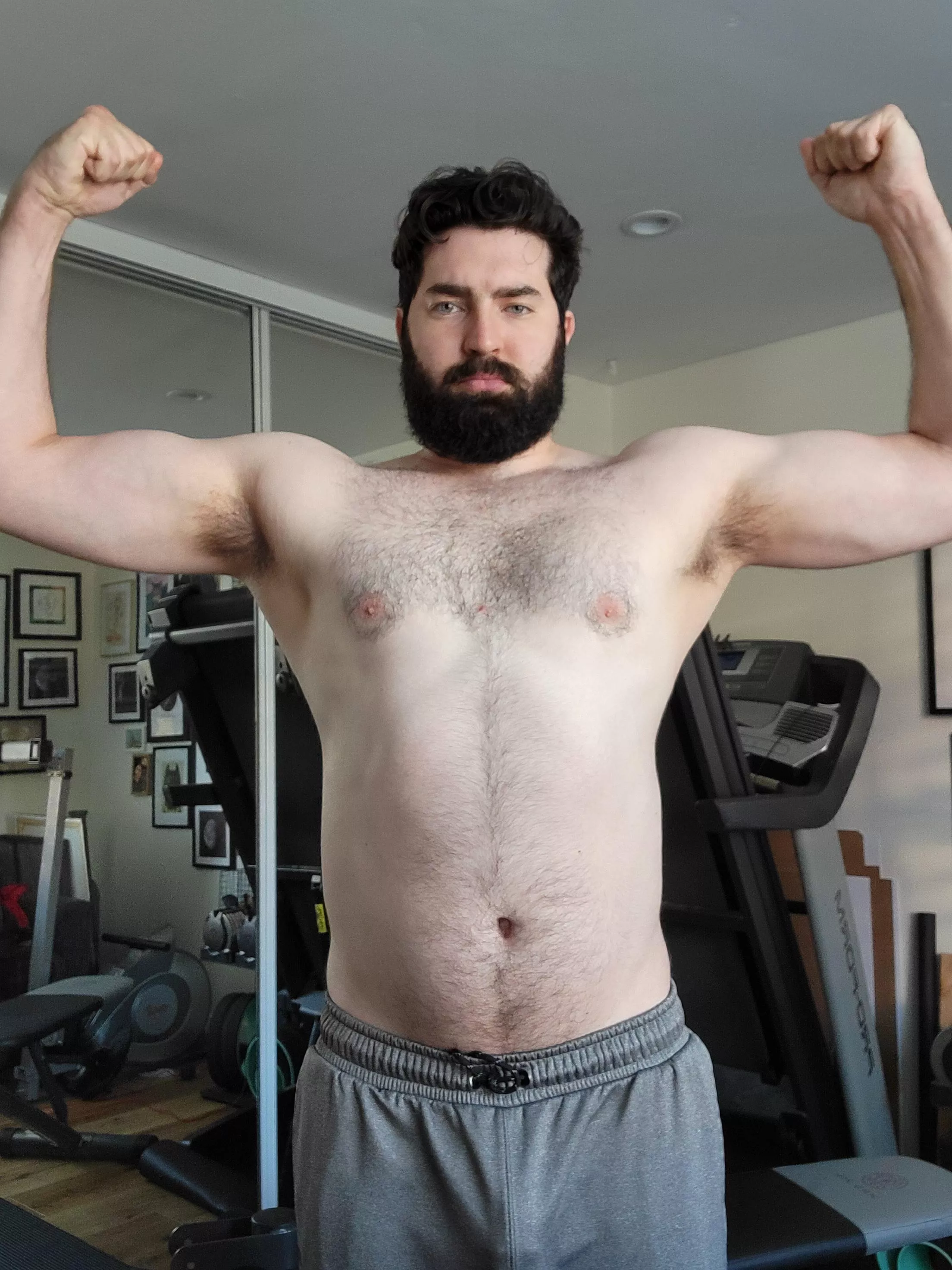 Muscle bear vibes? Muscle bear vibes?