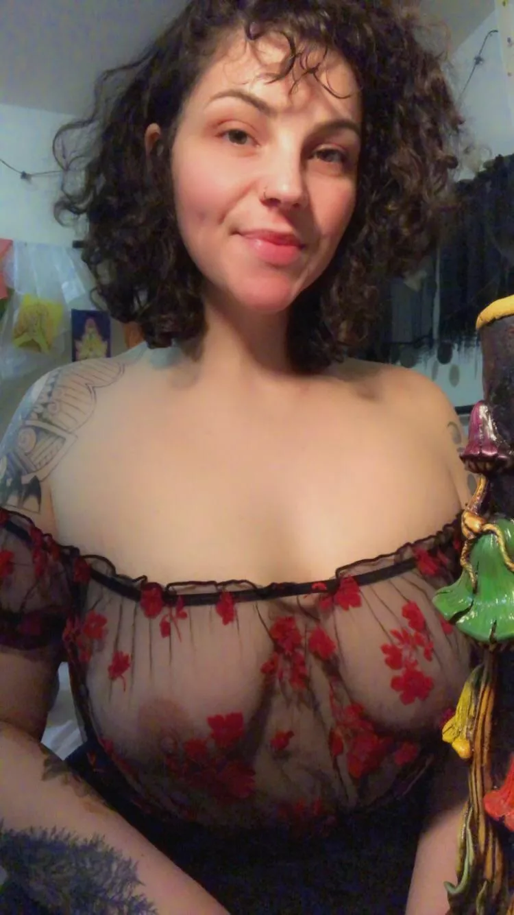 Mushroom bong rips and Spotify? 🥺👉🏽👈🏽