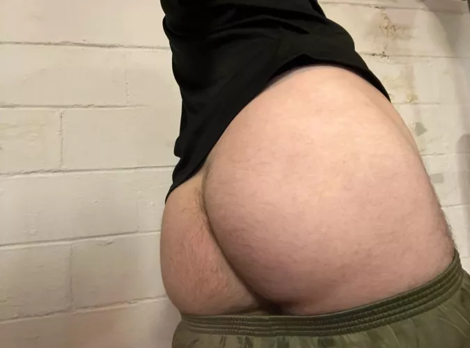 Musky military ass