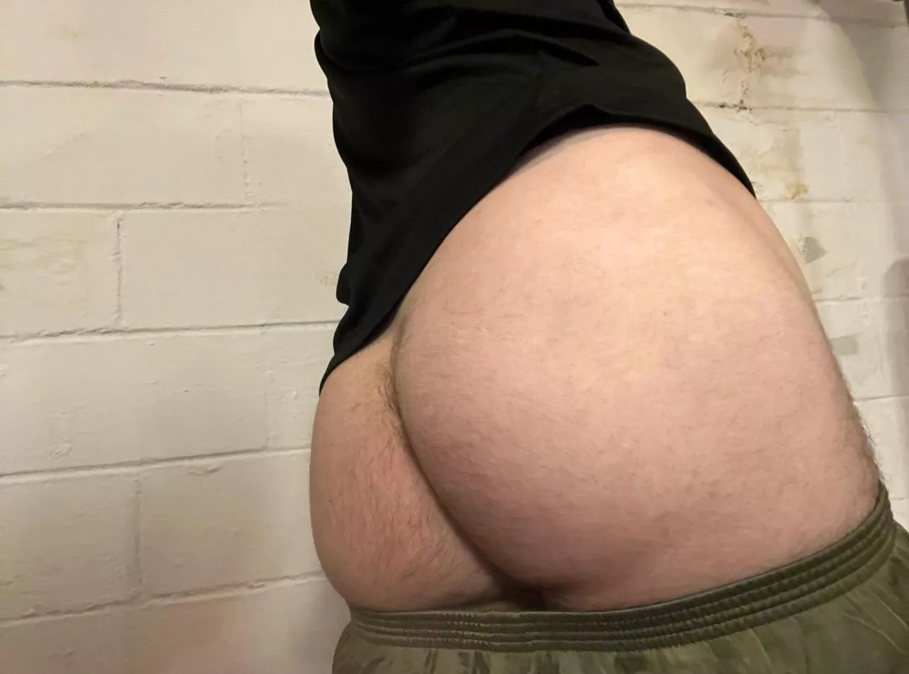 Musky military ass