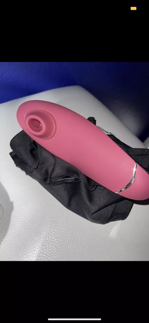 My 18 year old sisters vibrator looks recently used My 18 year old sisters vibrator looks recently used