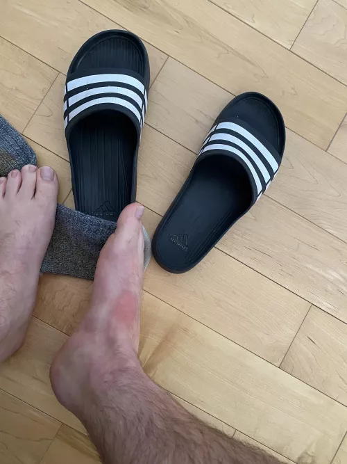 My 21 years old hot feet, again! Lmk what you think and shoot me a dm for more! 👣💦