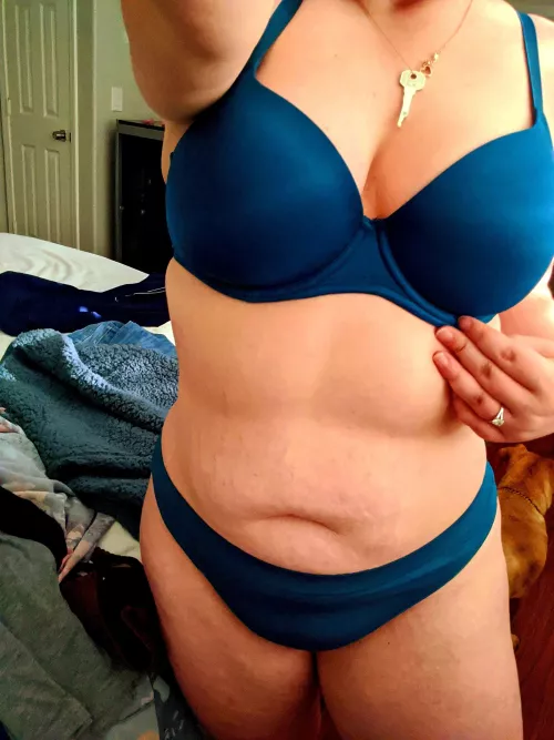 My 28 year old busty pawg hotwife would like to play, who's in?