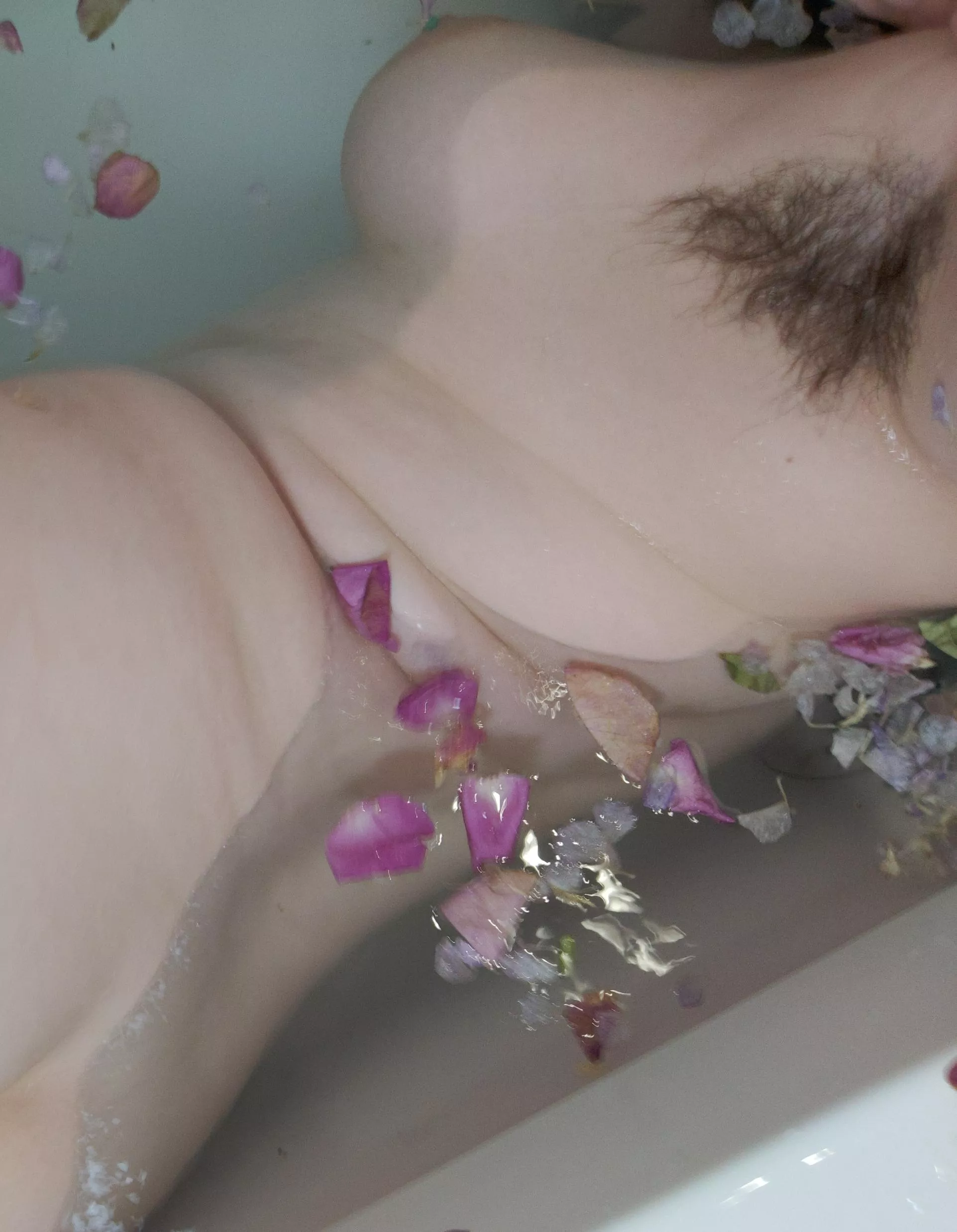 My armpit hair looks even darker when it's wet! I love how thick it is getting, don't you?