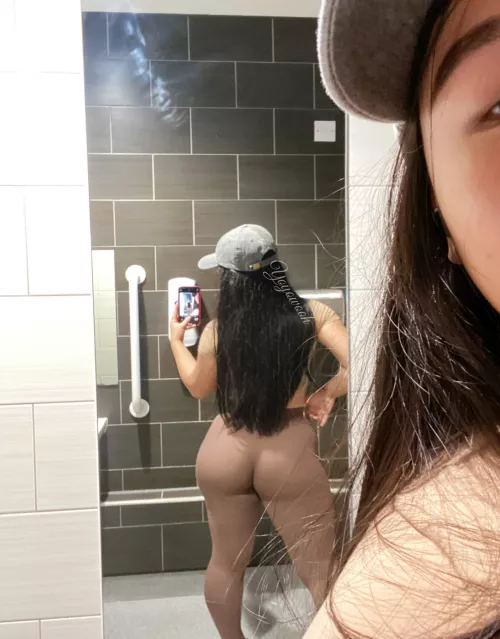 My asian cheeks love yogapants. My asian cheeks love yogapants.