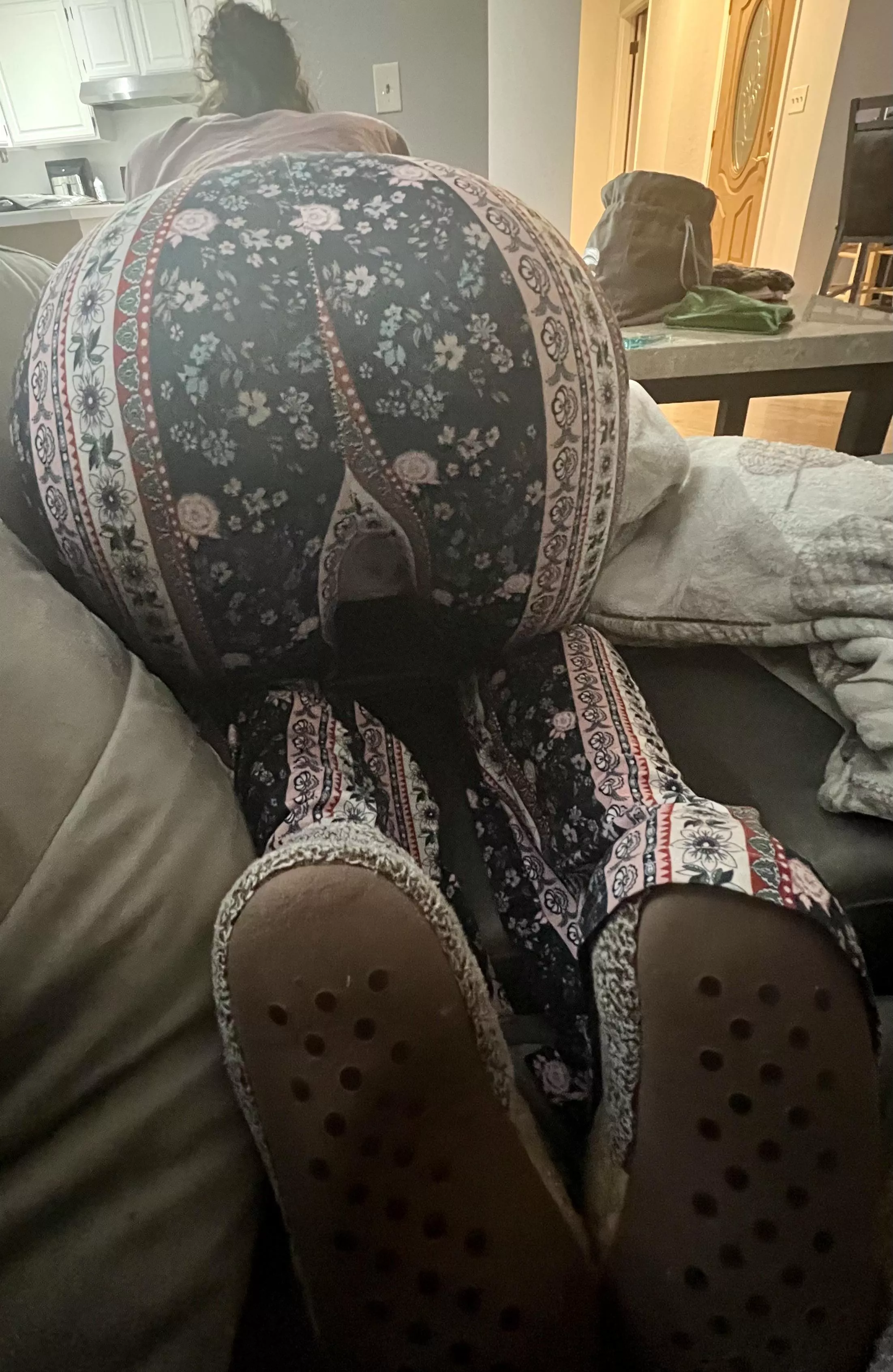 My ass loves to eat these pants 😊