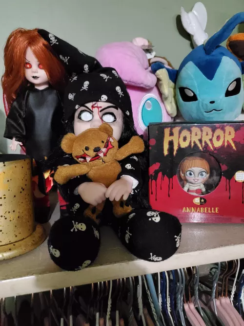 My baby 😍 Sadie, featuring inferno on the left, and annabell on the right, plus vapor and jiggly to keep me safe 😶😶