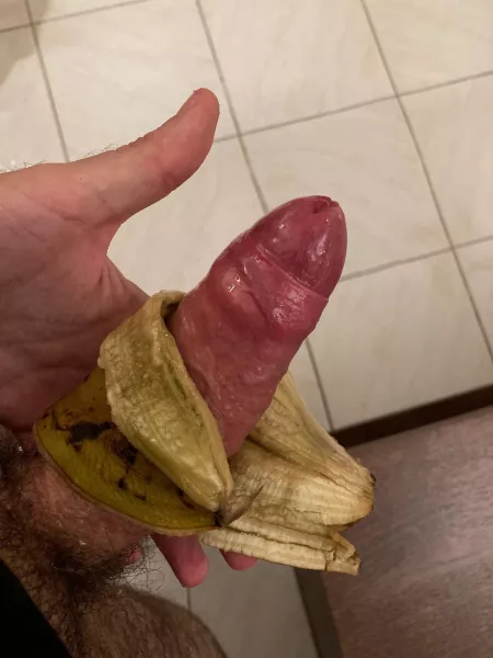My banana is better than yours 🍌🔞🔞