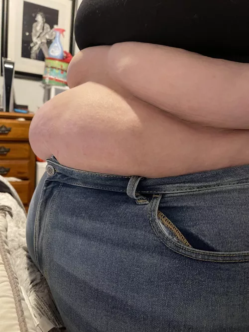 My bellies about to explode out of these jeans
