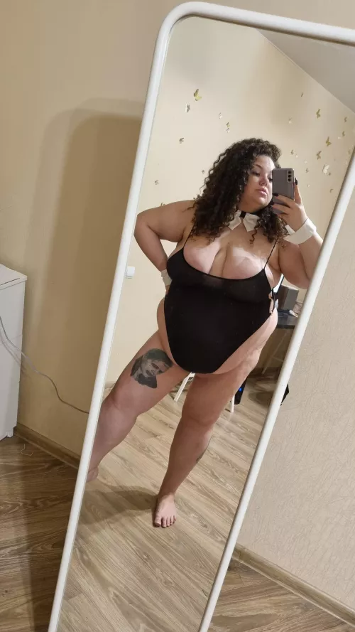 My belly soooo big for this suitπ