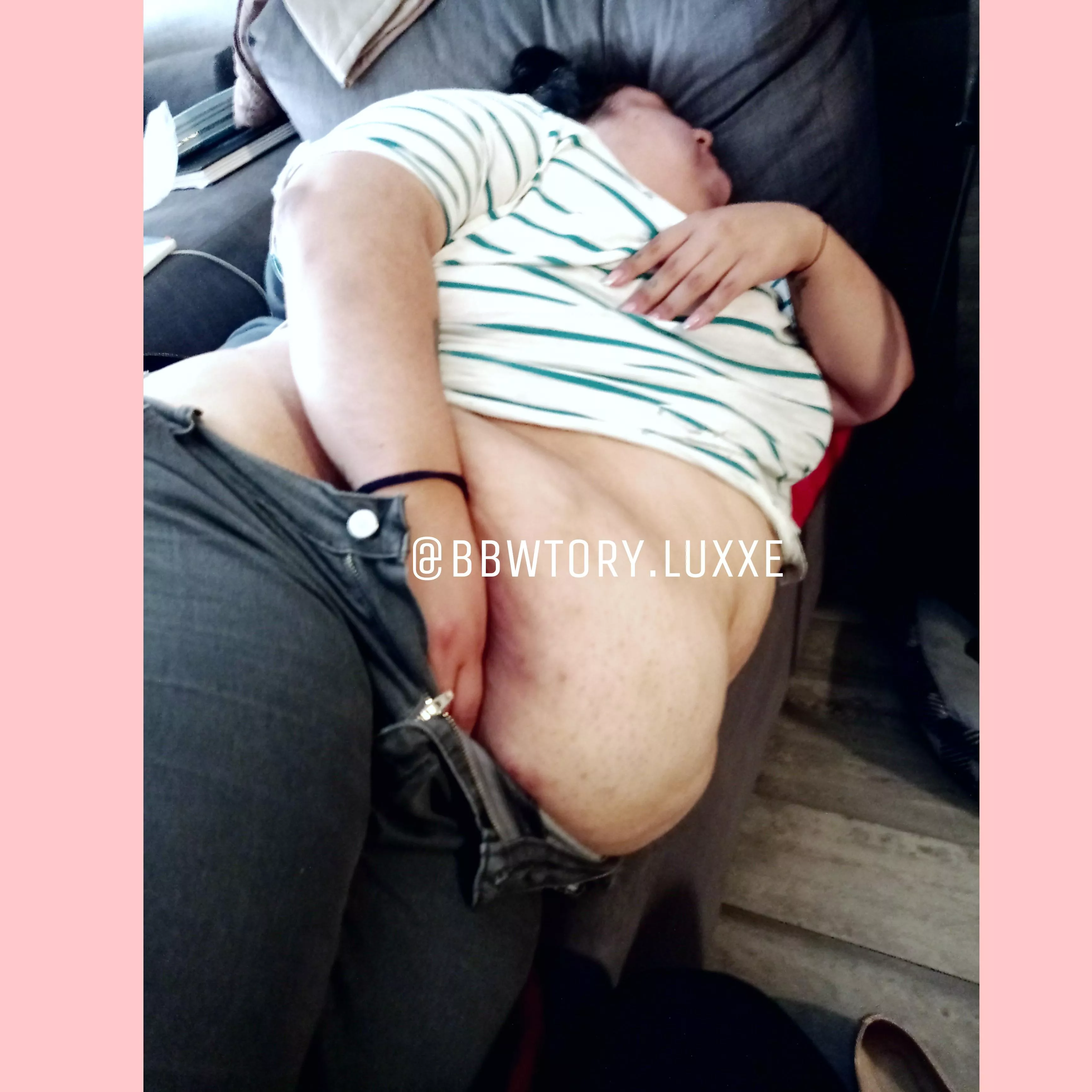 my belly was too full to stand up 🐷😅💞 my belly was too full to stand up 🐷😅💞