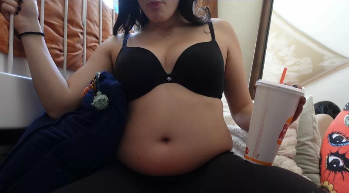 my belly's about to pop💥