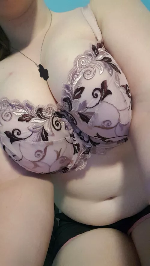 My bf loves my cleavage, does anyone else?😜