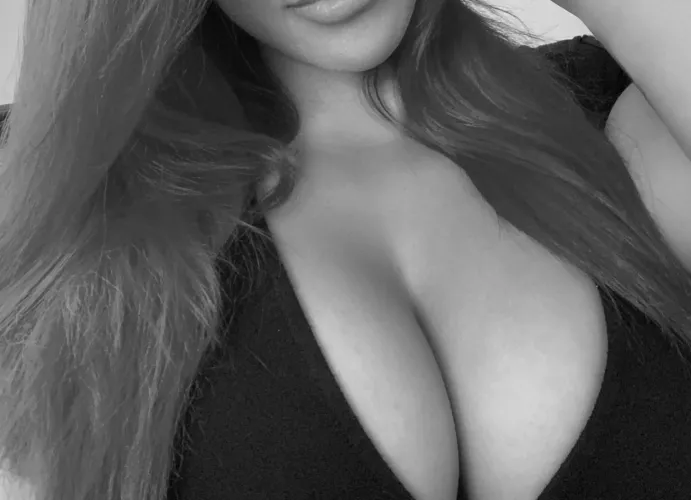 My boobs say hi ☺️! What do you think?