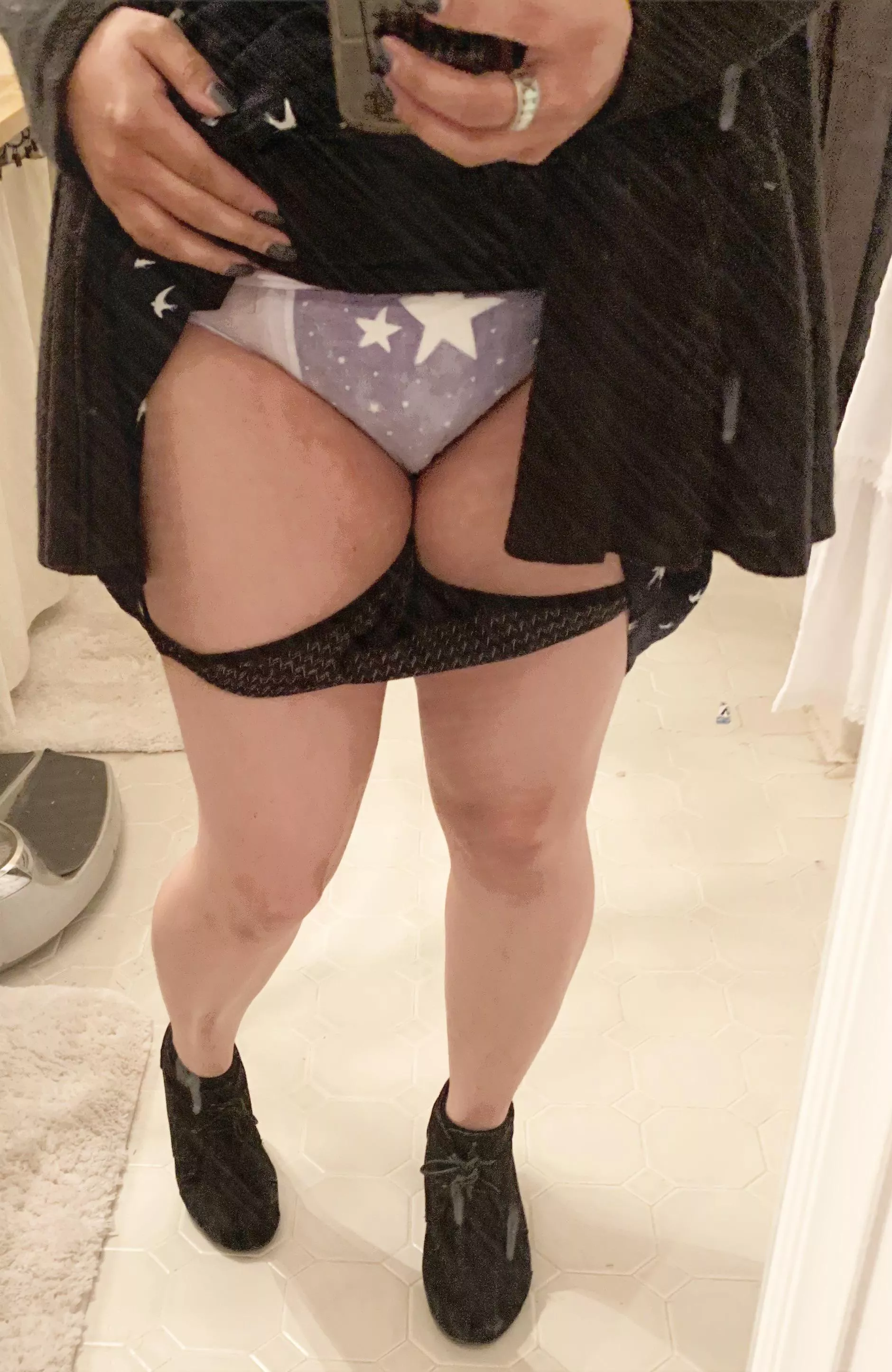 My boyfriend makes me go to work like this and take pictures as proof 🙈