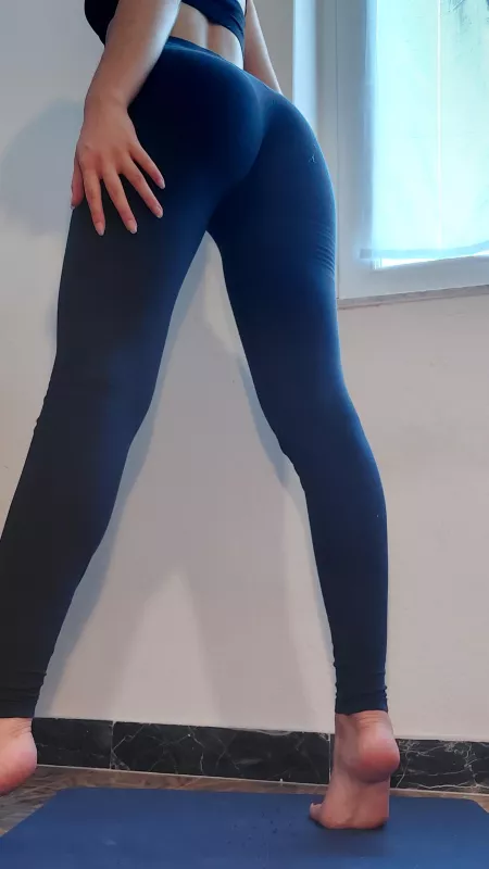 My butt may not be the biggest, but it's doing its best My butt may not be the biggest, but it's doing its best