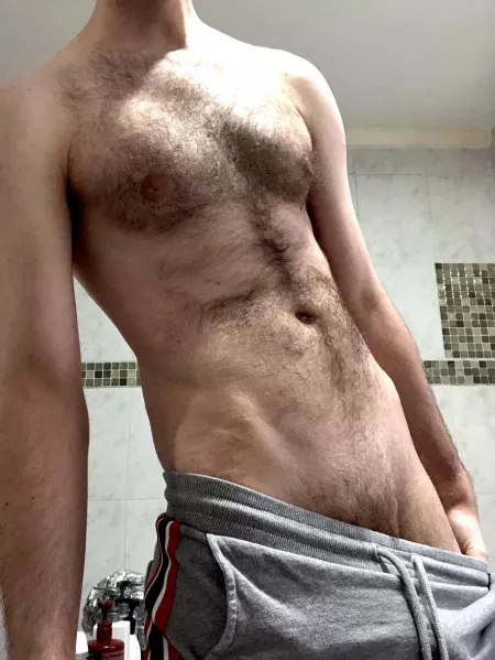 My chest is like marmite, guys either love it or want me to shave it all off, not a big fan of ingrown itchy ass red pimpled chest hair so it stays right where it is π