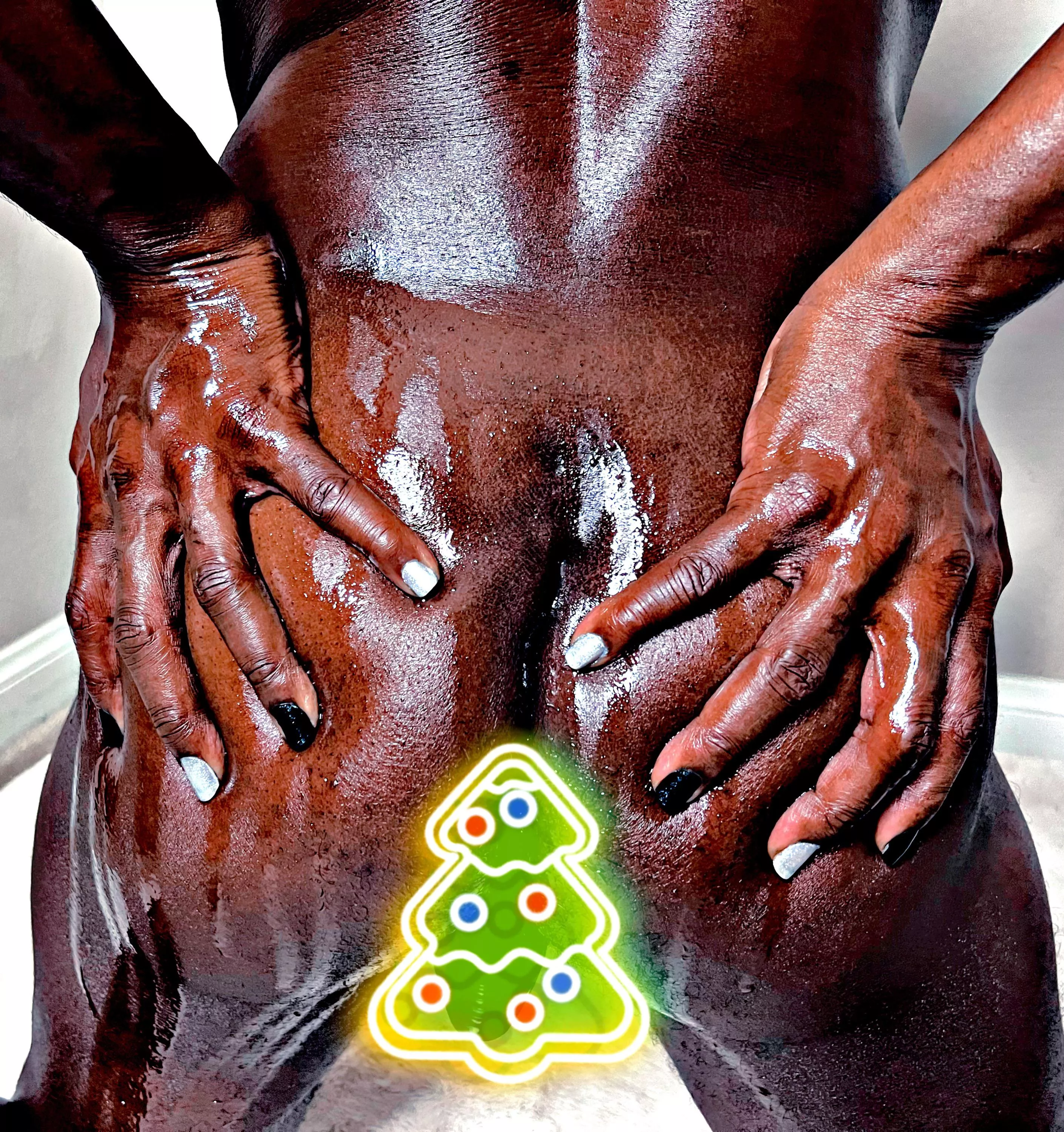 My Christmas cakes got too oily! Who’s gonna give me a hand?