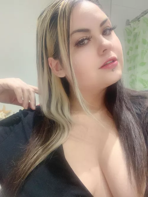 My Christmas party look! It’s simple but I think I’m cute