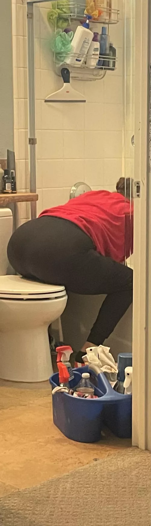 my cleaning lady's ass in leggings π€€