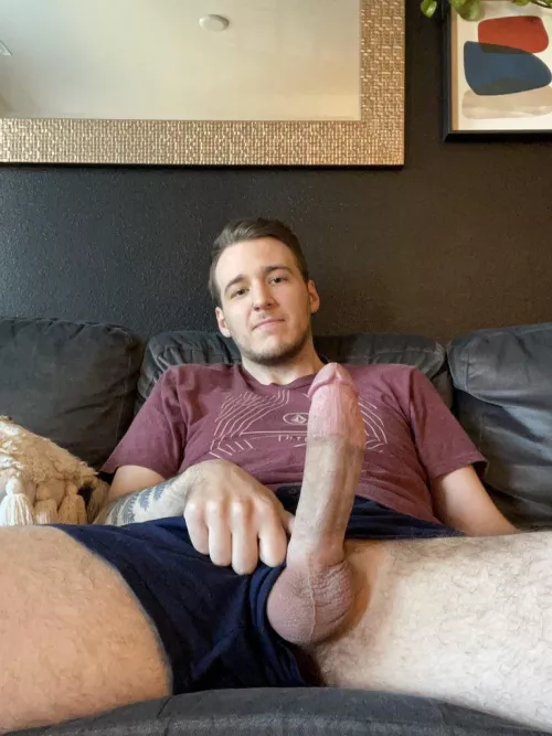 My cock is so hard does anyone wanna sext