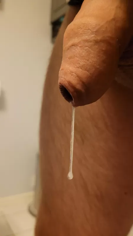 My dick produce alot of precum π€― My dick produce alot of precum π€―