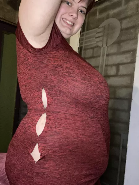 My dress is staring to split ๐ฅต My dress is staring to split ๐ฅต
