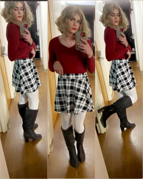 My enslaved sissy Rose taking a studying break to free up her mind from all the stress. I think she find the right distresser ๐