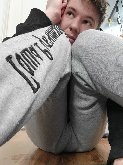 My eyes are up here pt 2 (DMs always welcome)