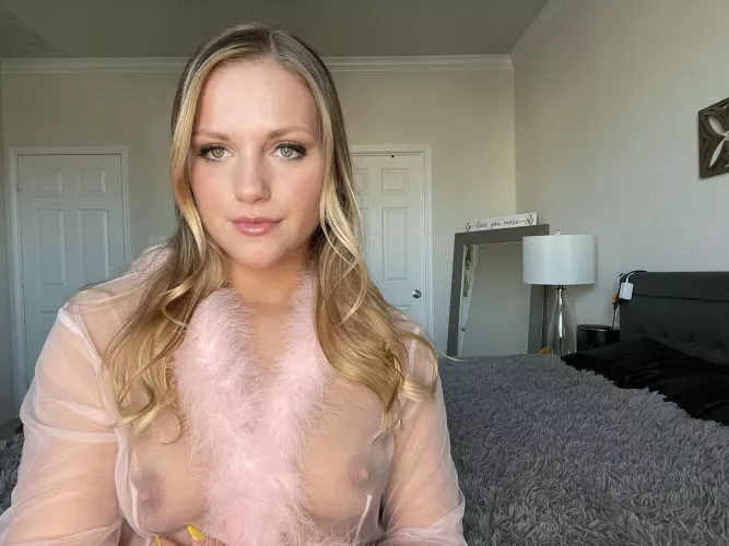 My eyes are up here π