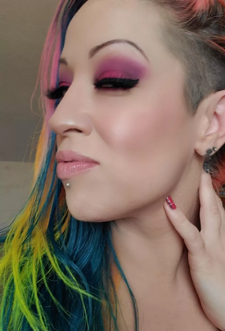 My face and neck are still peeling some but damn do i love this new makeup palette from Jolie 😍😍😍😍