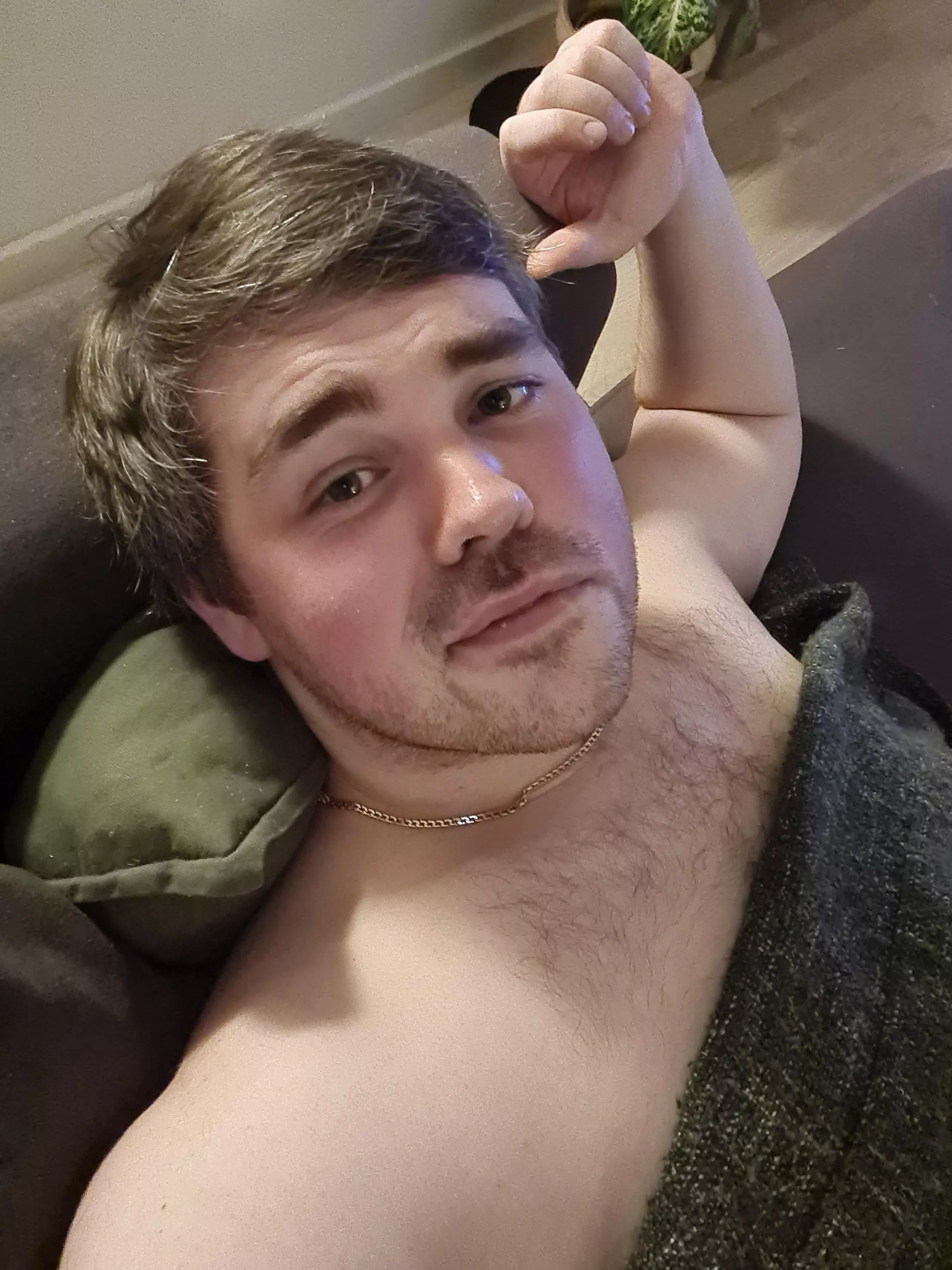 My favorite games, a bit of wine and my fav blanket - vacation days are my favorite 👍