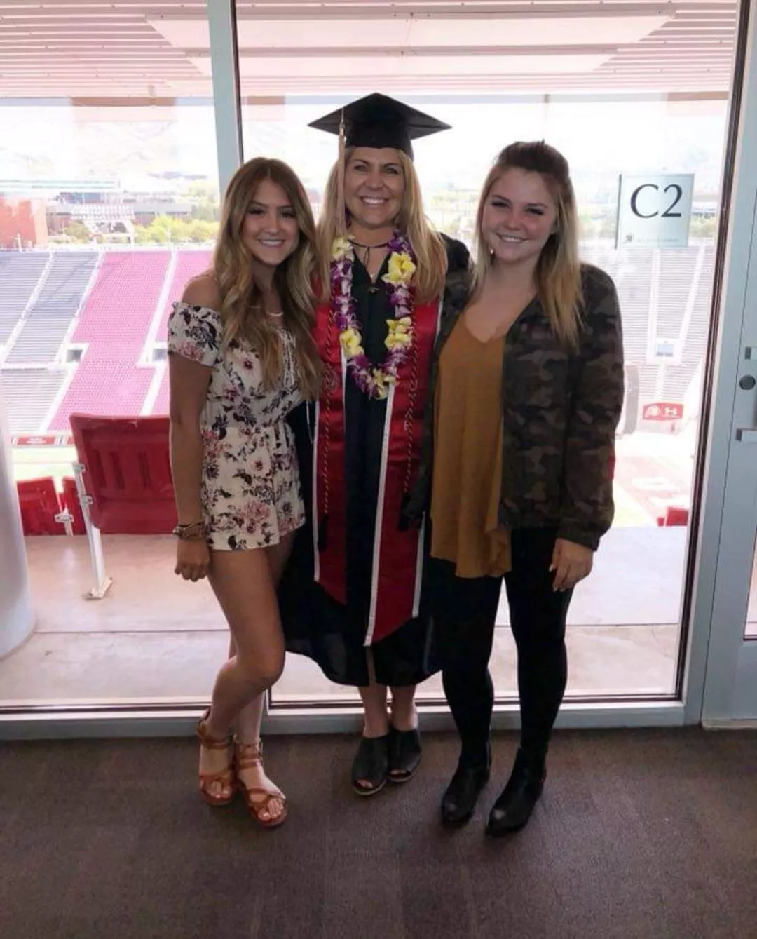 My favorite mom and daughters. My favorite mom and daughters.